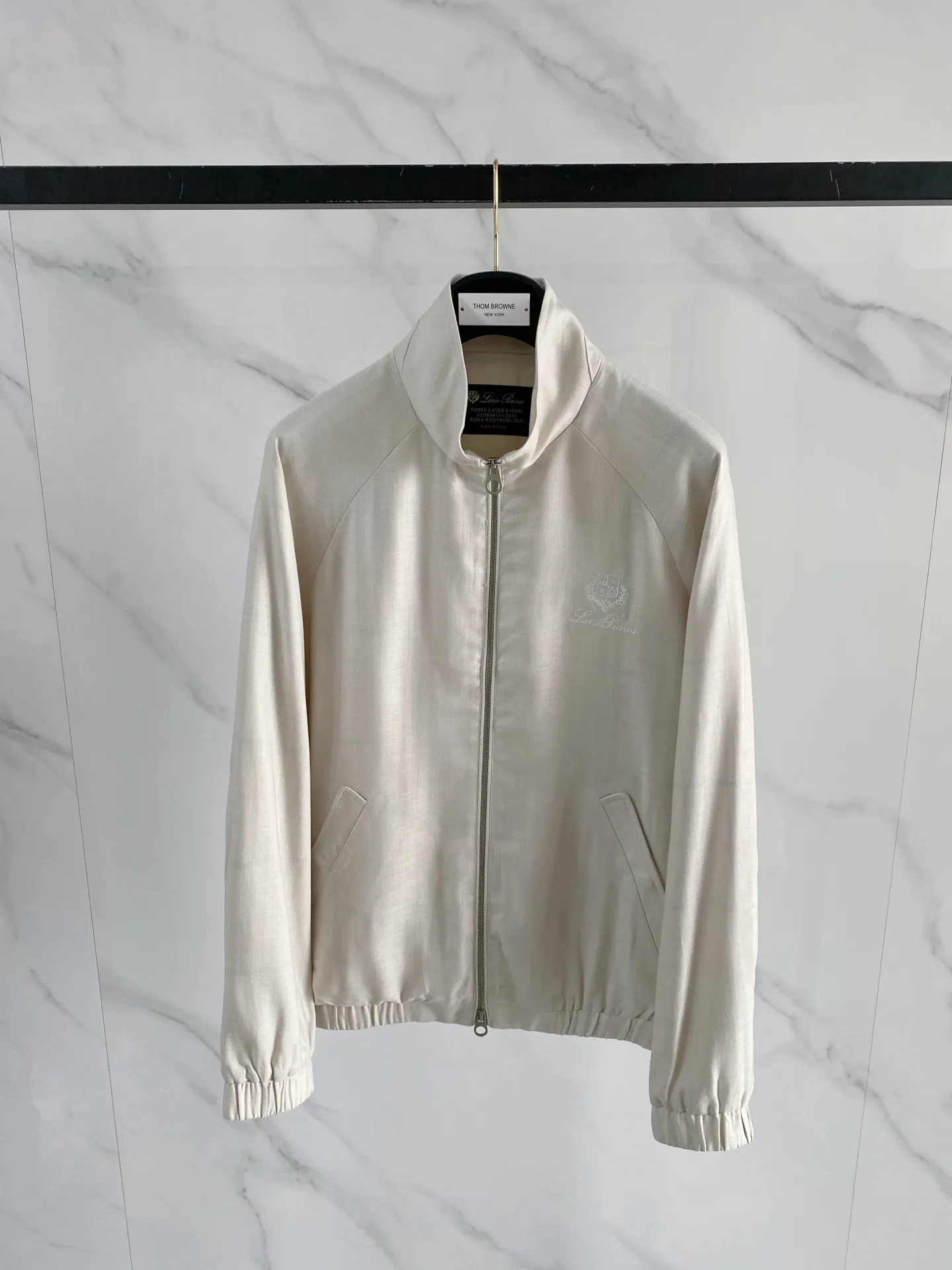 Main recommendation: 🌟45 LP 26 Autumn and Winter Linen Jacket. Series is on sale at the official website counter. The industry’s exclusive first launch of the most sought-after and popular Series men’s and women’s Same Style in the Classic main line, Classic urban casual style, Versatile simple style, couple’s jacket! New design style, subversive design, iconic brand logo, new fabric, slightly waterproof, casually wear with a T-shirt, super fashionable upper body, especially easy to match, concave shape is naturally indispensable for such high-end configuration Color: Apricot White Black Sizes: M L XL 2XL 3XL
